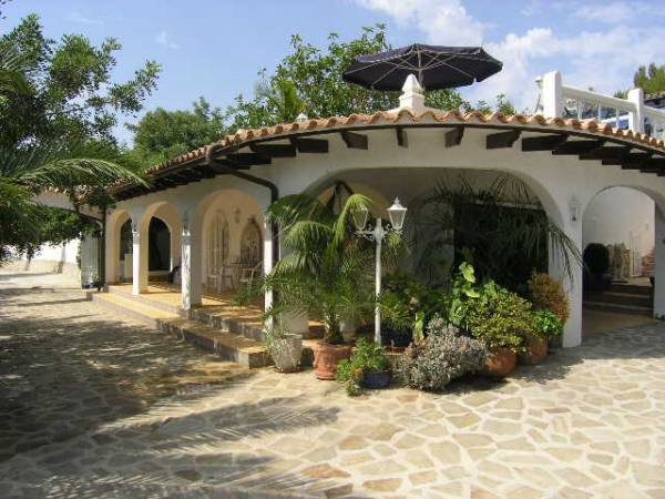 Villa mit überdachter Terrasse